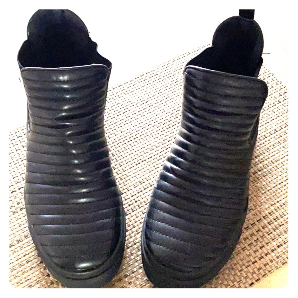 Super comfortable, very chic, quality